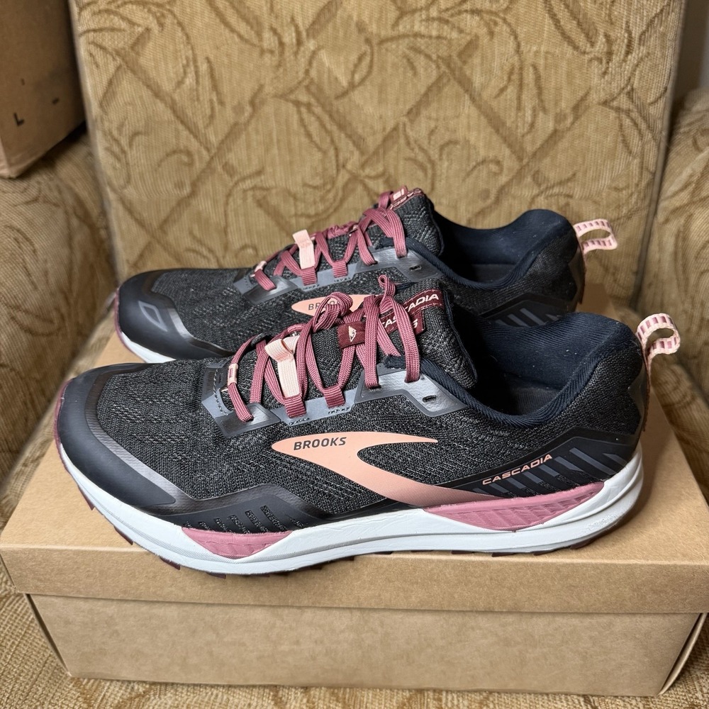 Brooks Cascadia 15 Womens Size 11.5 B Black Pink Athletic Running Shoes Sneakers